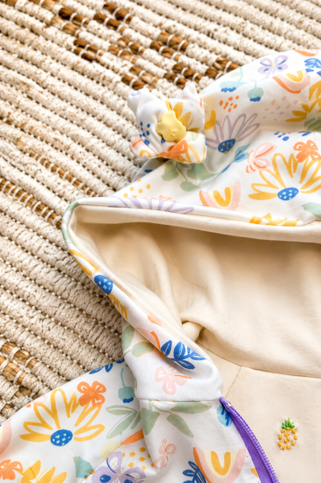 Combinaison bébé à capuche – Jardin fleuri