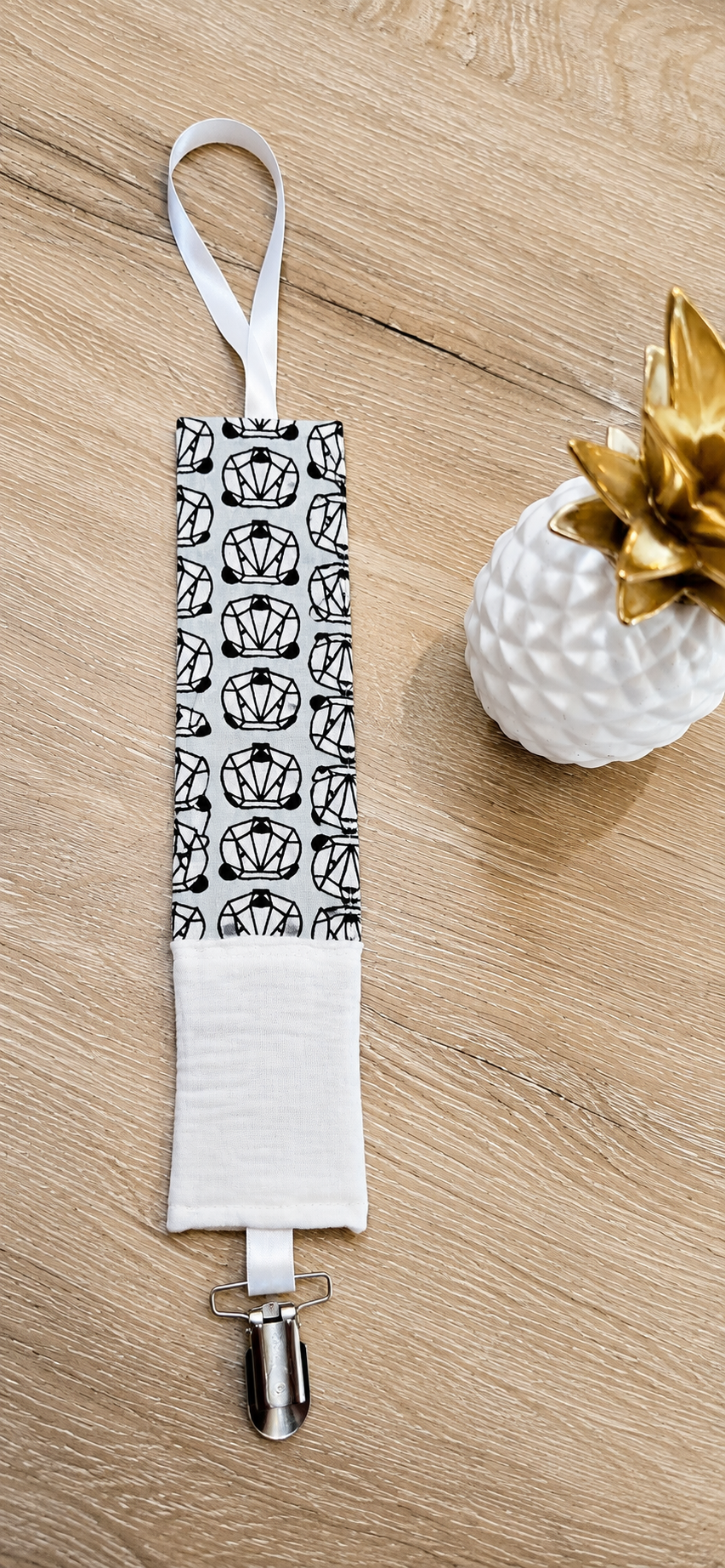 Attache-tétine – Origami noir & blanc