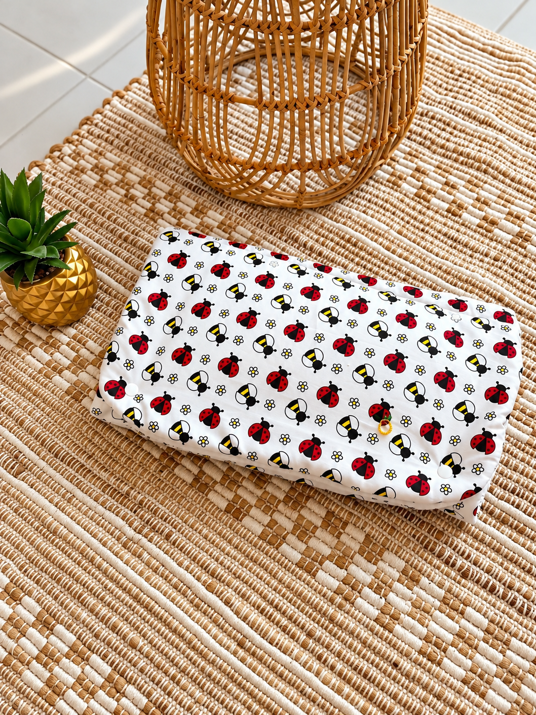 Tapis à langer nomade – Coccinelles & Abeilles