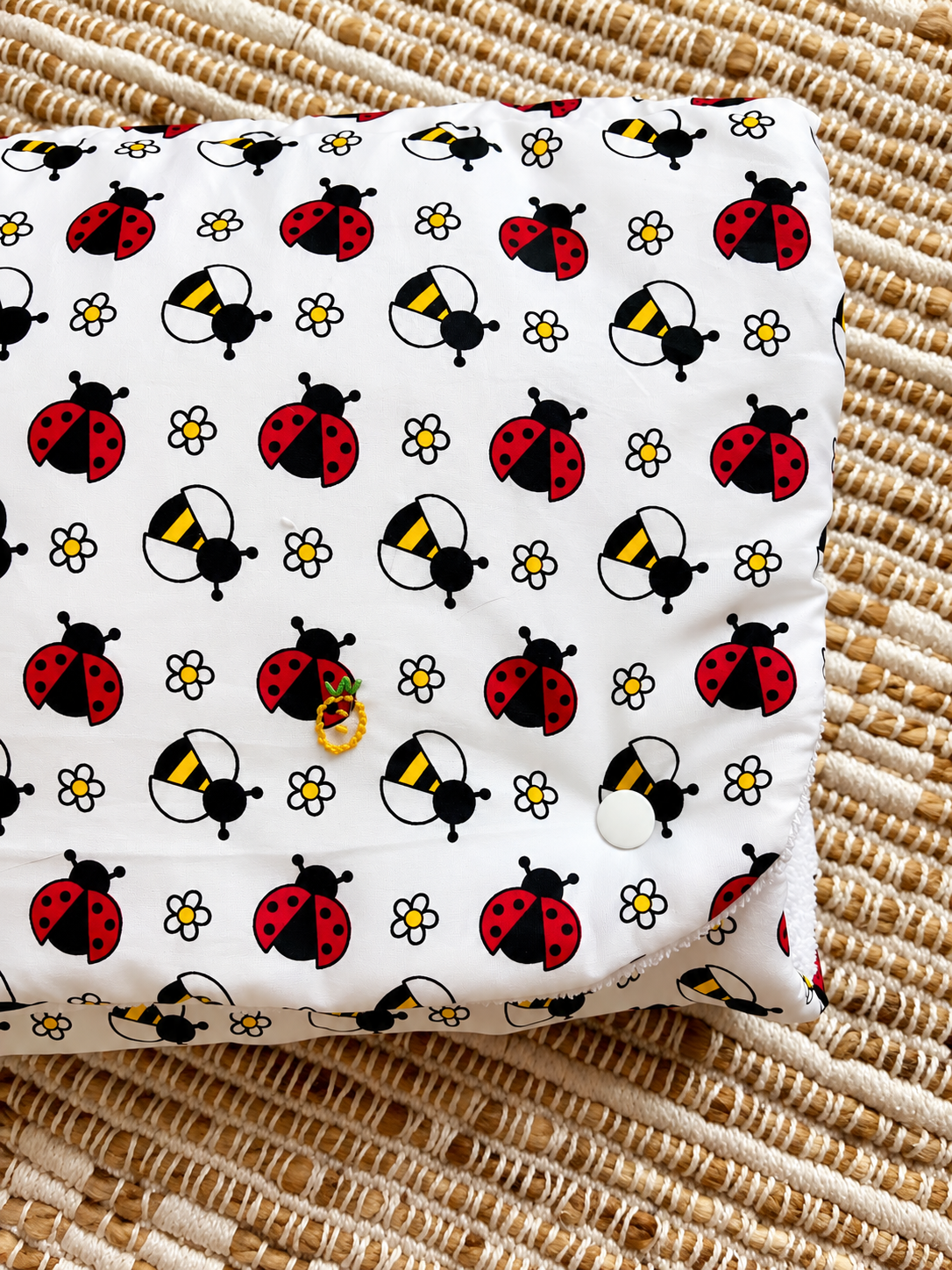 Tapis à langer nomade – Coccinelles & Abeilles